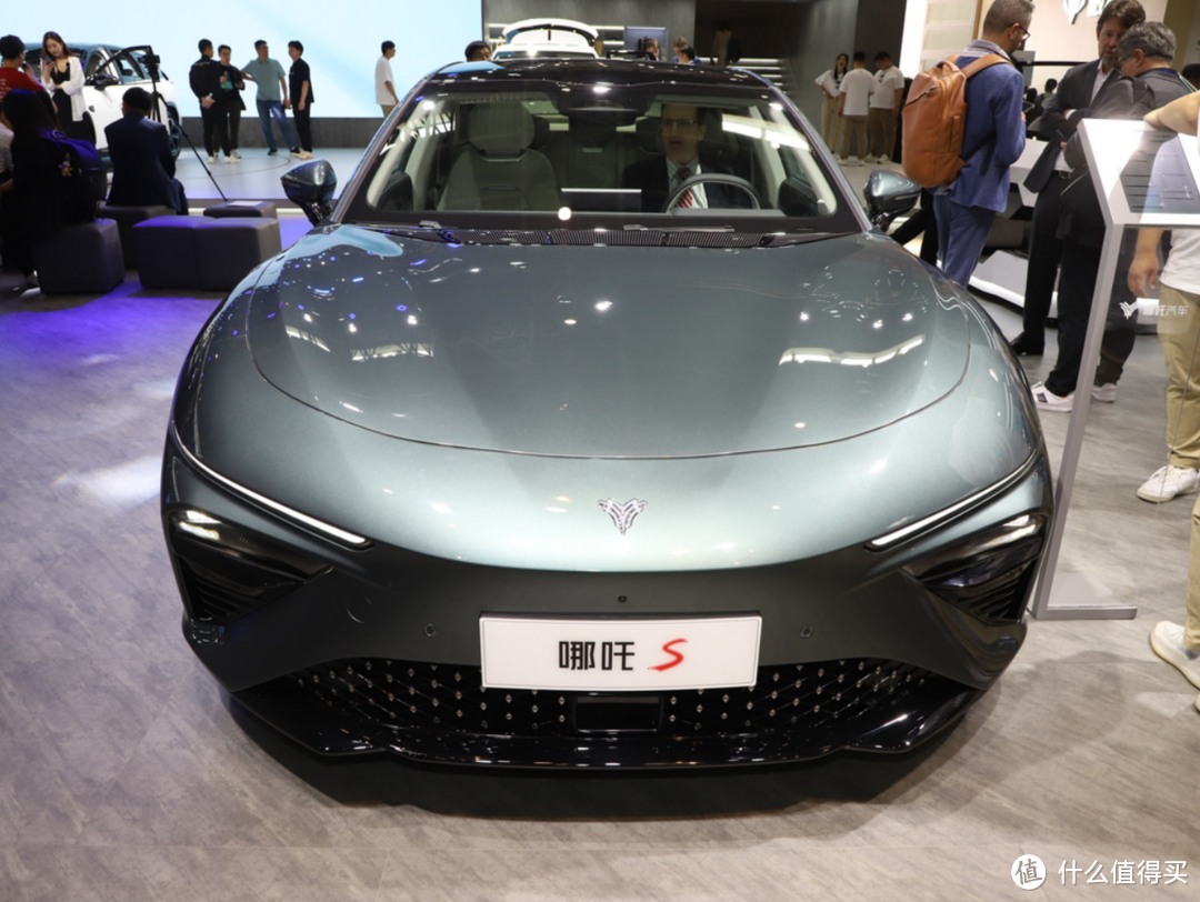 15.98万元大型新能源轿车：哪吒S
